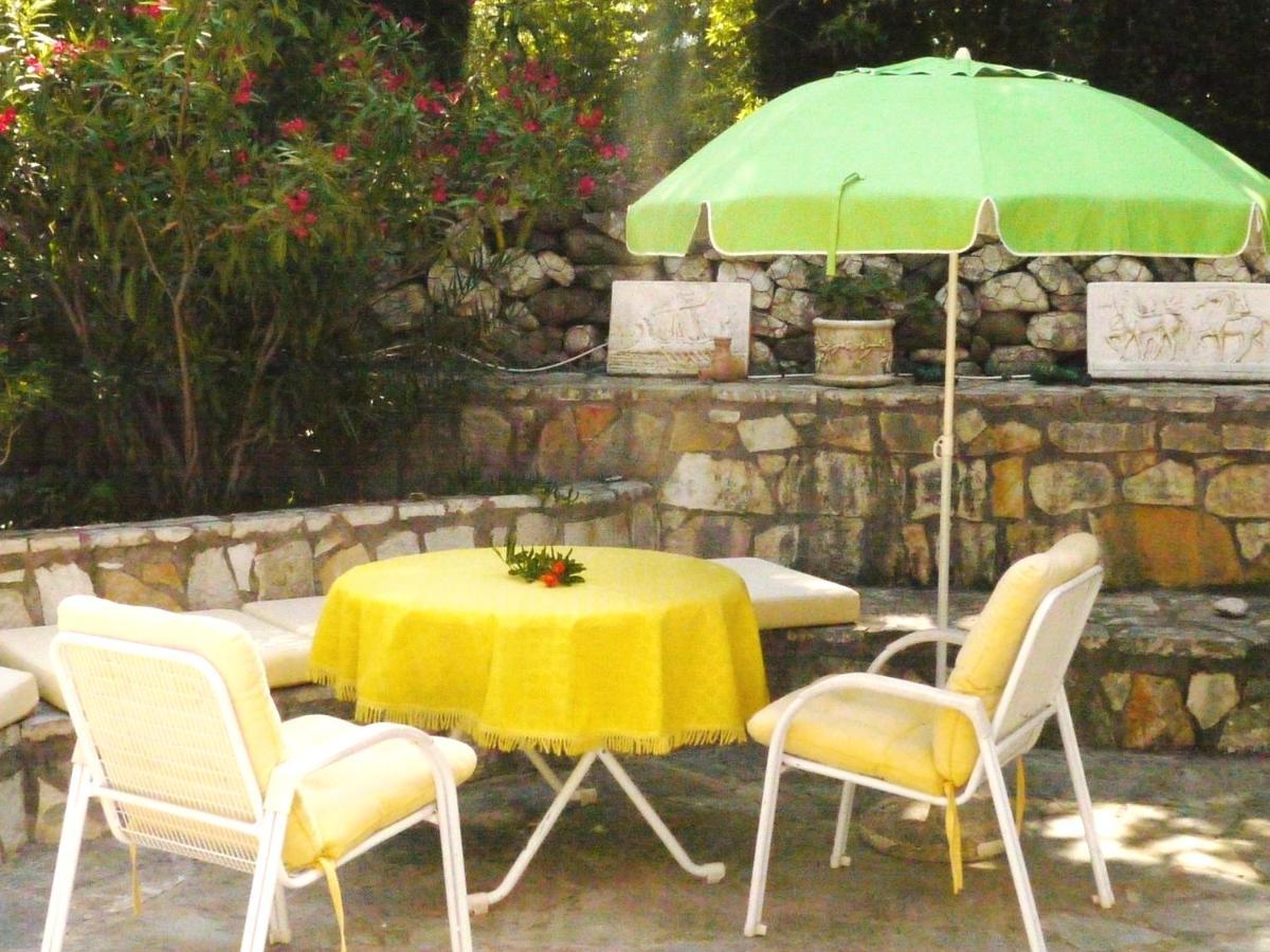 Steinturm Mit Dach-Terrasse Zwischen Fluss, Meer Und Gebirge- Spiti Pirgos Paralia Sergoulas Luaran gambar