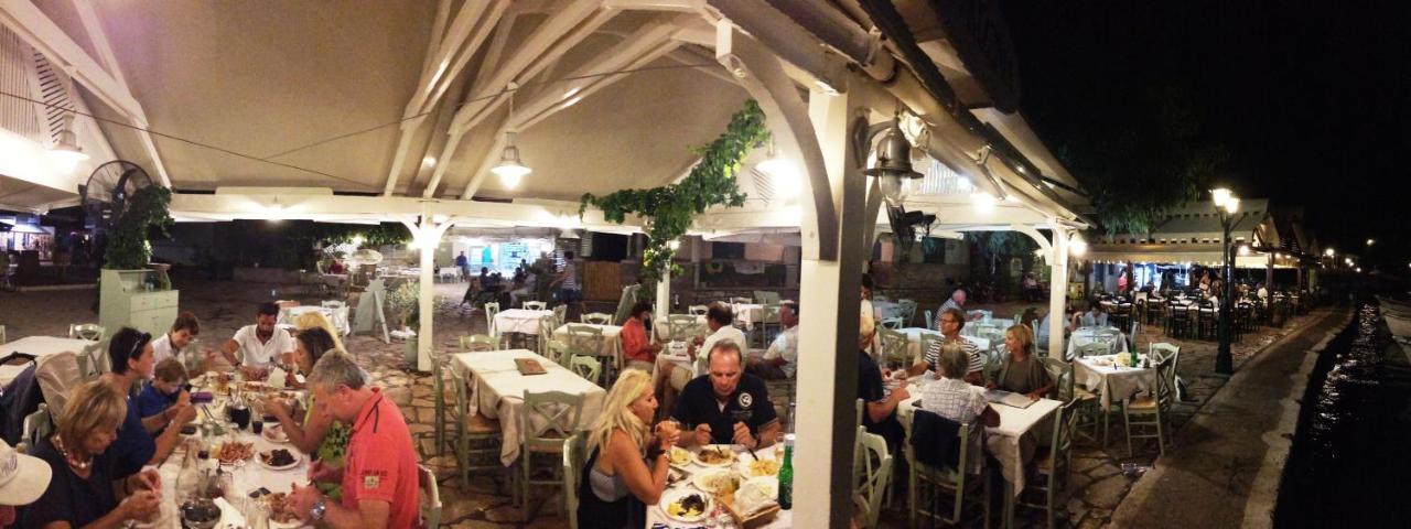 Steinturm Mit Dach-Terrasse Zwischen Fluss, Meer Und Gebirge- Spiti Pirgos Paralia Sergoulas Luaran gambar