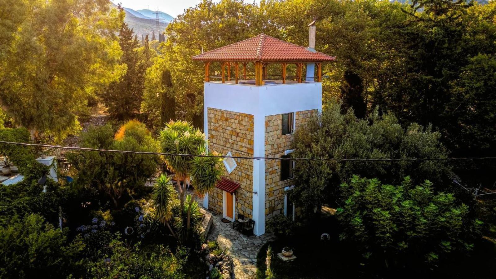 Steinturm Mit Dach-Terrasse Zwischen Fluss, Meer Und Gebirge- Spiti Pirgos Paralia Sergoulas Luaran gambar