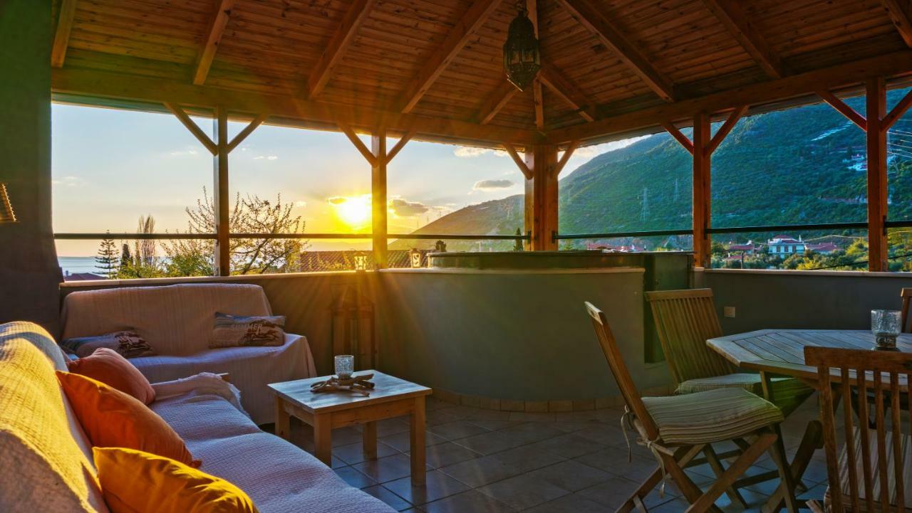 Steinturm Mit Dach-Terrasse Zwischen Fluss, Meer Und Gebirge- Spiti Pirgos Paralia Sergoulas Luaran gambar